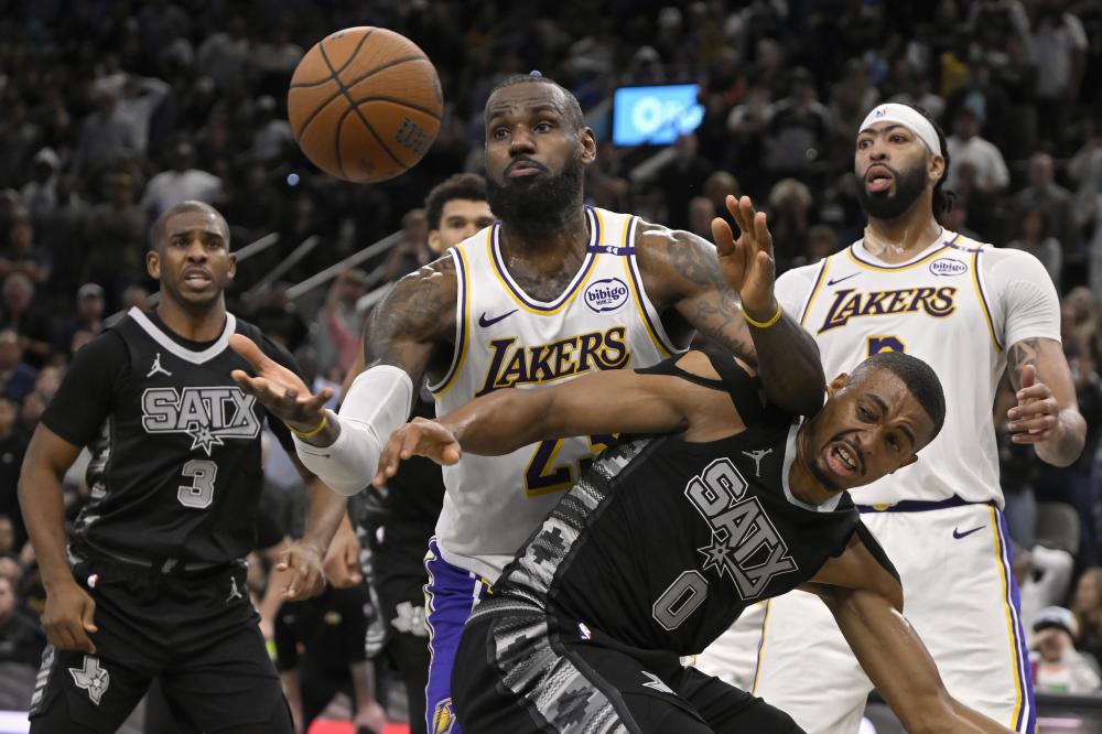 更是中国足 更是中国足