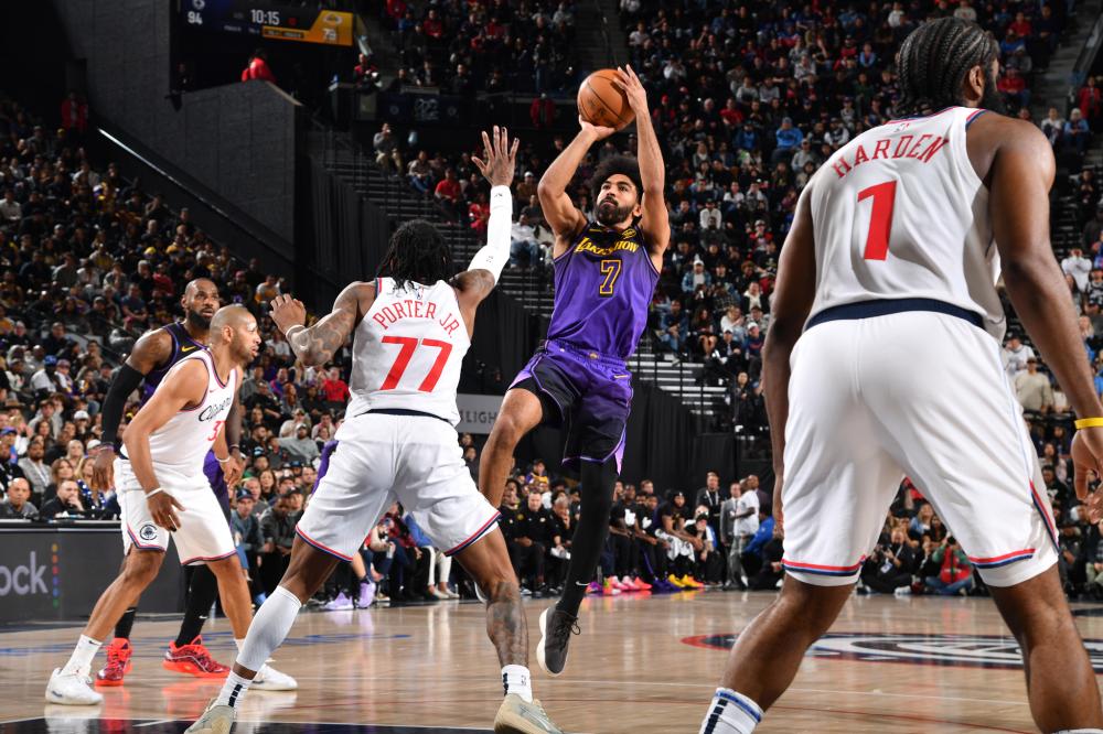 表现却引发 表现却引发